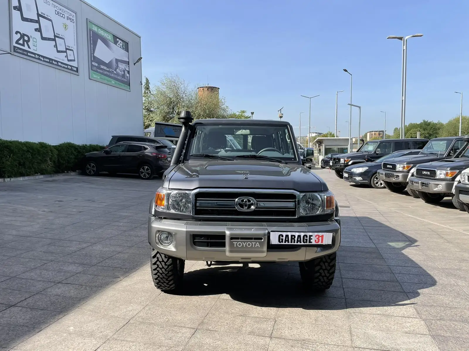 TOYOTA LAND CRUISER GRJ76-G — Foto 1 von 17