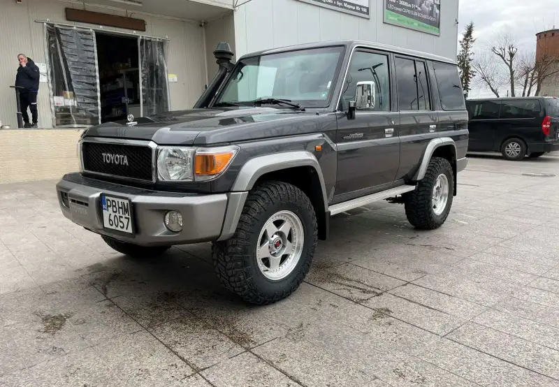 TOYOTA LAND CRUISER GRJ76-G