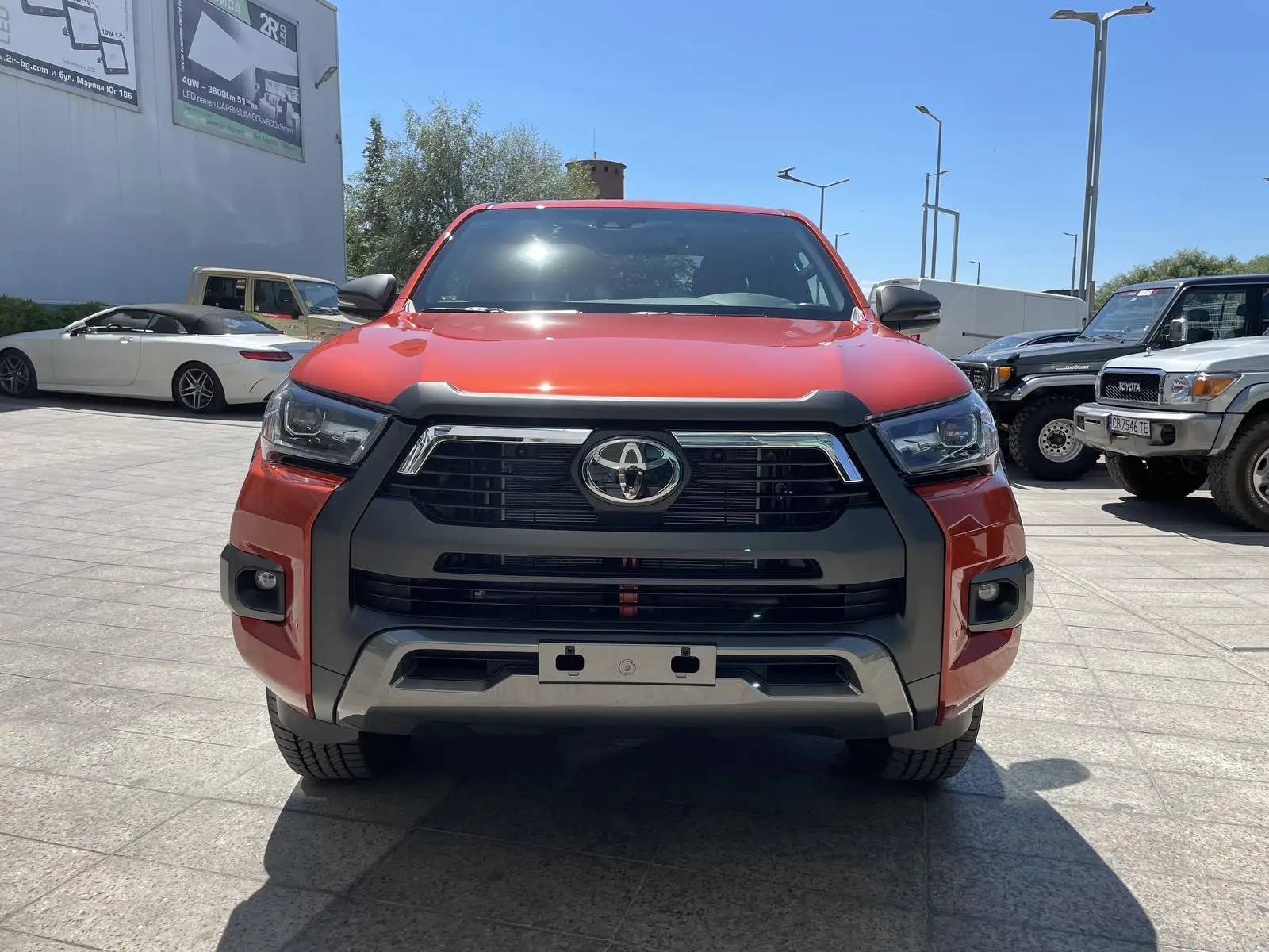 TOYOTA HILUX INVINCIBLE — снимка 1 от 17