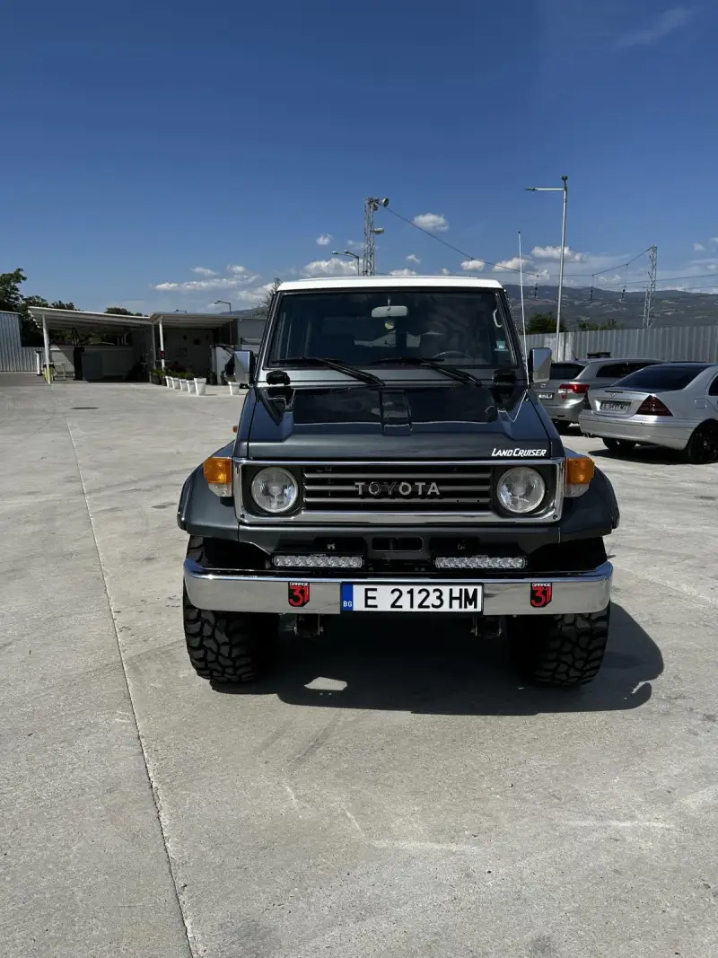 Toyota Land Cruiser HZJ73