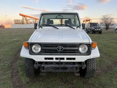 Toyota Land Cruiser HZJ73 — снимка 1 от 81