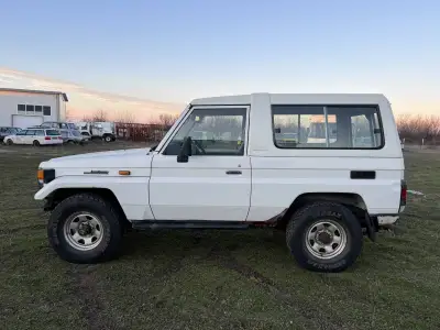 Toyota Land Cruiser HZJ73 — снимка 3 от 81