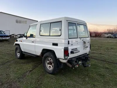 Toyota Land Cruiser HZJ73 — снимка 4 от 81