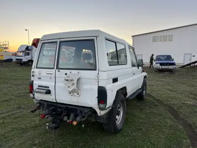 Toyota Land Cruiser HZJ73 — снимка 6 от 81