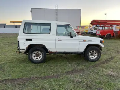 Toyota Land Cruiser HZJ73 — снимка 7 от 81