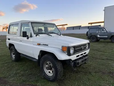 Toyota Land Cruiser HZJ73 — снимка 8 от 81