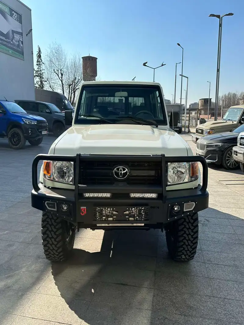 Toyota Land Cruiser HZJ71