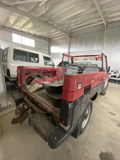 Toyota Land Cruiser HZJ73 — снимка 2 от 52