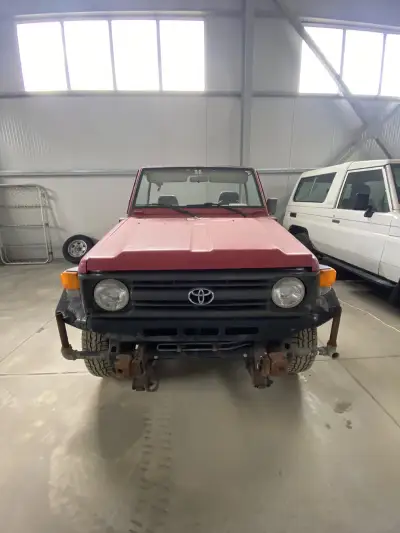 Toyota Land Cruiser HZJ73 — снимка 3 от 52
