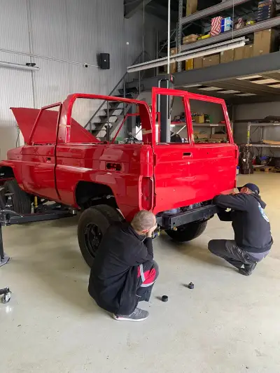 Toyota Land Cruiser HZJ73 — снимка 32 от 52