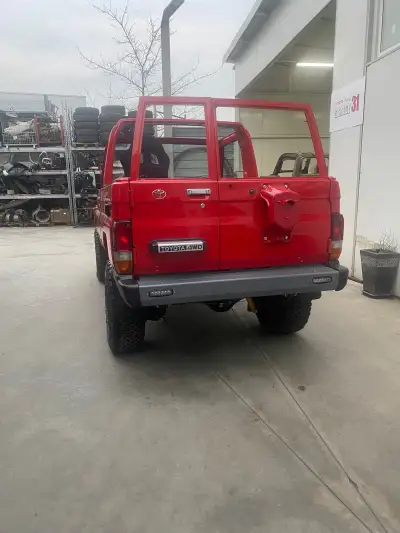 Toyota Land Cruiser HZJ73 — снимка 36 от 52