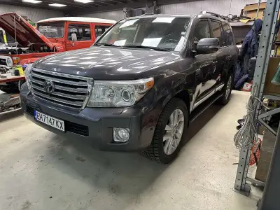 Toyota Land Cruiser VDJ200 — снимка 2 от 15