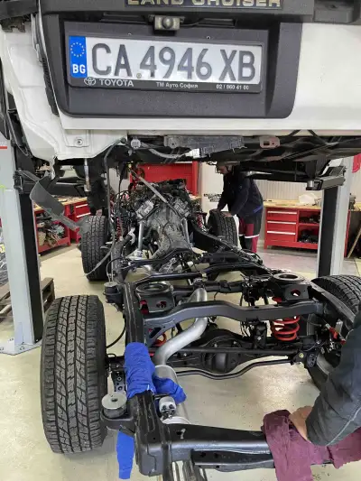 Toyota Land Cruiser VDJ200 — снимка 13 от 18