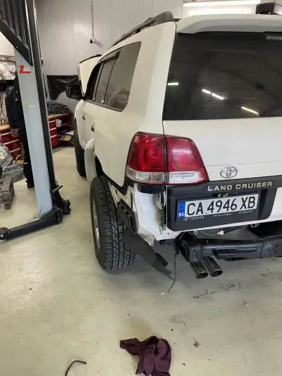 Toyota Land Cruiser VDJ200 — снимка 15 от 18