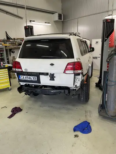 Toyota Land Cruiser VDJ200 — снимка 16 от 18