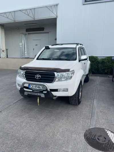 Toyota Land Cruiser VDJ200 — снимка 17 от 18