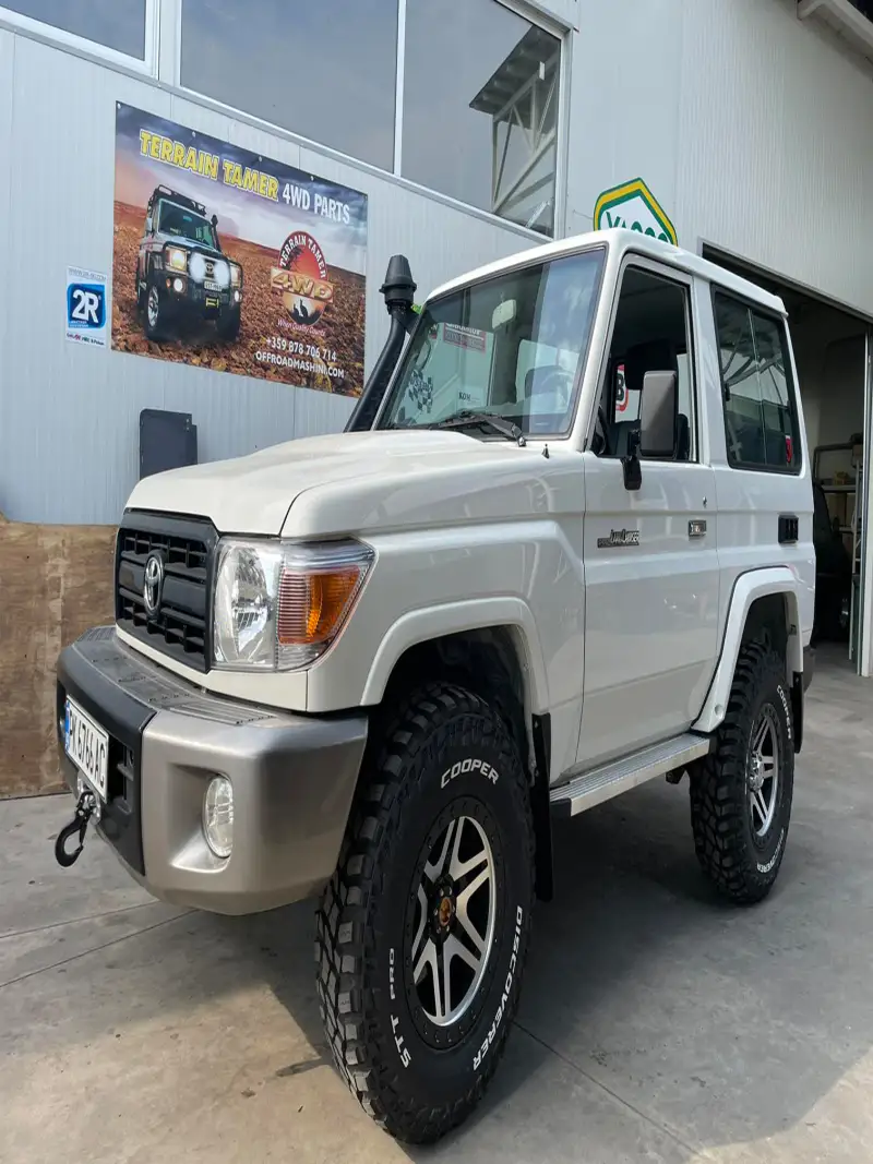 Toyota Land Cruiser 70 2.4 TD