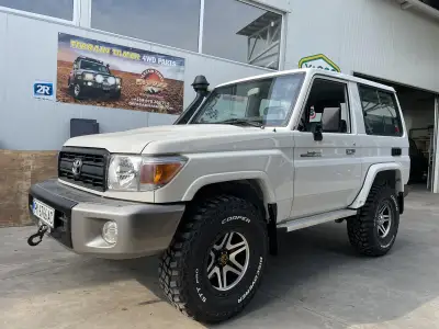 Toyota Land Cruiser 70 2.4 TD — снимка 19 от 25