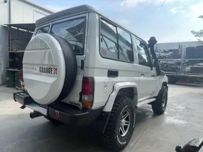 Toyota Land Cruiser 70 2.4 TD — снимка 24 от 25