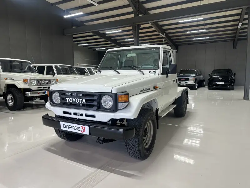 TOYOTA LAND CRUISER HZJ 75