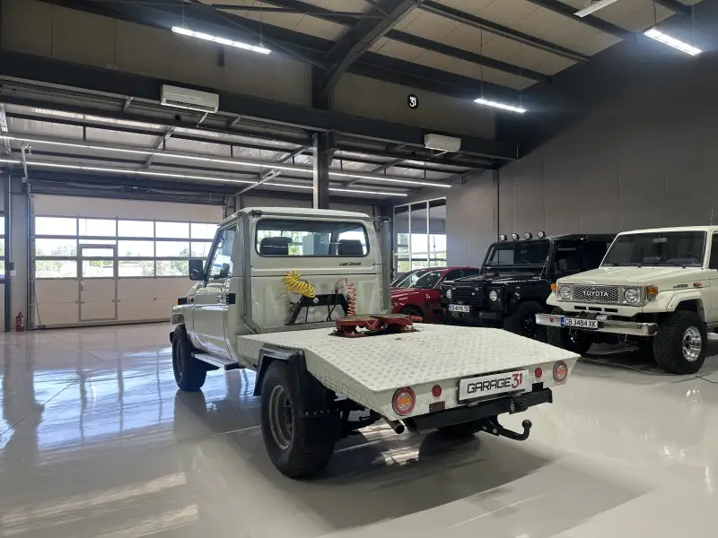 TOYOTA LAND CRUISER HZJ 75