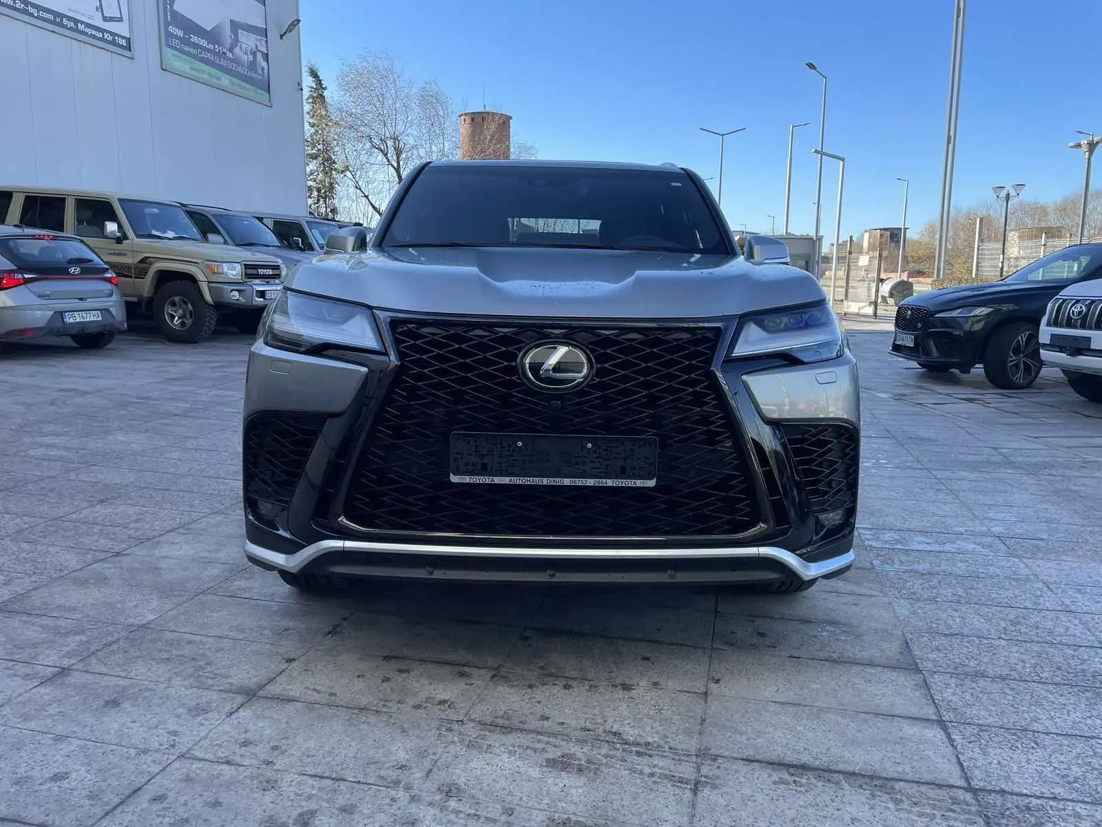 LEXUS LX 600 — Foto 1 von 18